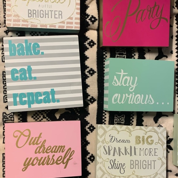 Bunch of classy wall art . All in perfect condition just down sizing 🖼 ♥️ - Picture 5 of 5